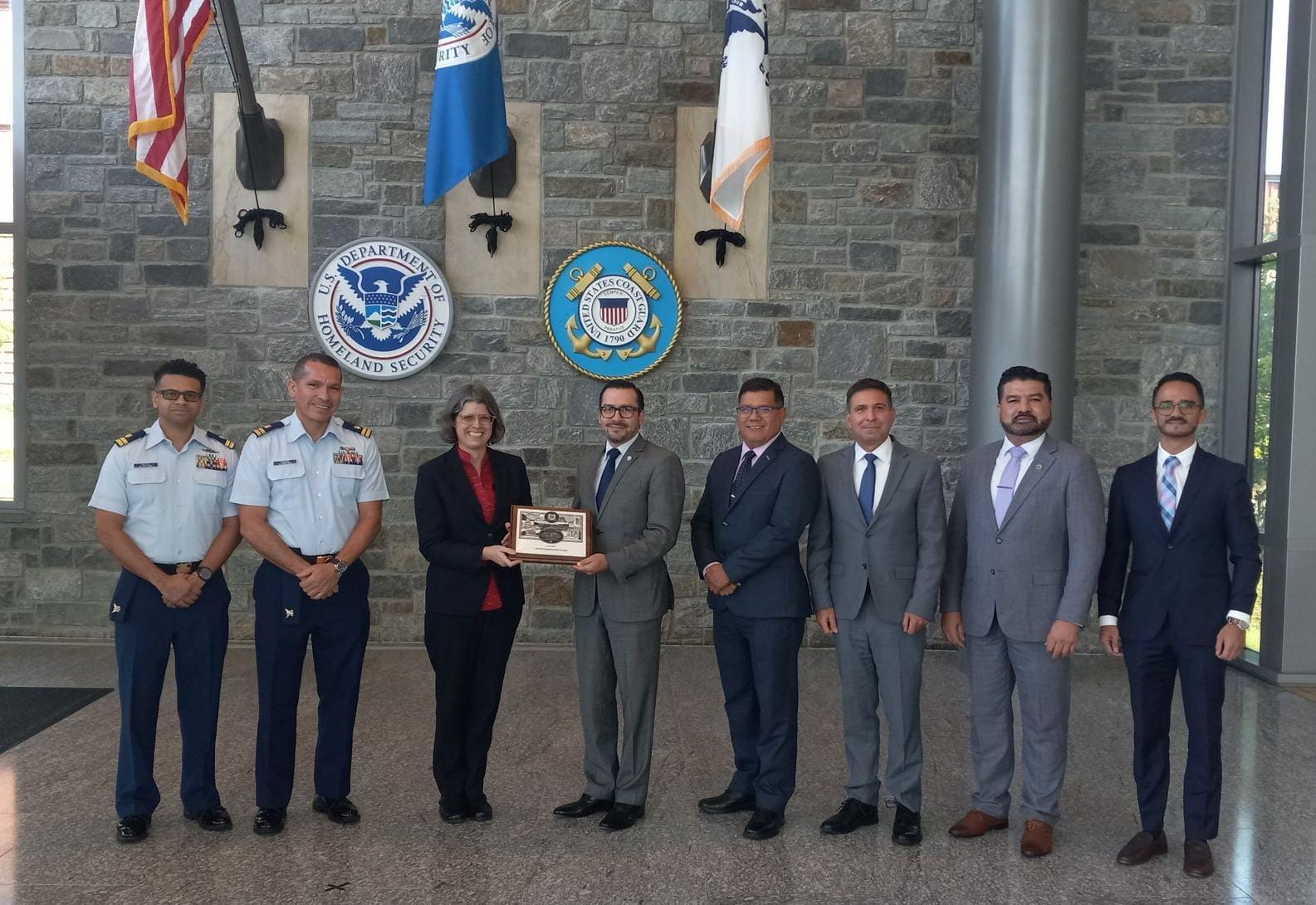 Fortaleciendo la Protección Portuaria: Visita de Miembros del Pleno de CPN en la sede del Servicio de Guardacostas en Washington, D.C